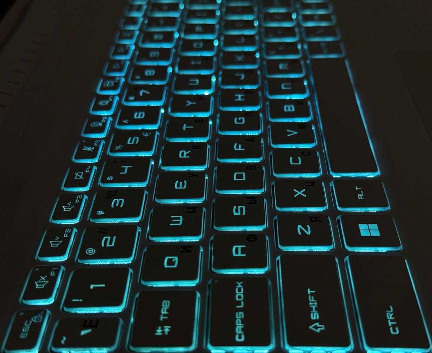 Msi SWORD 15 — i7 - 11800H / DDR 8GB / RTX 3050Ti 4GB