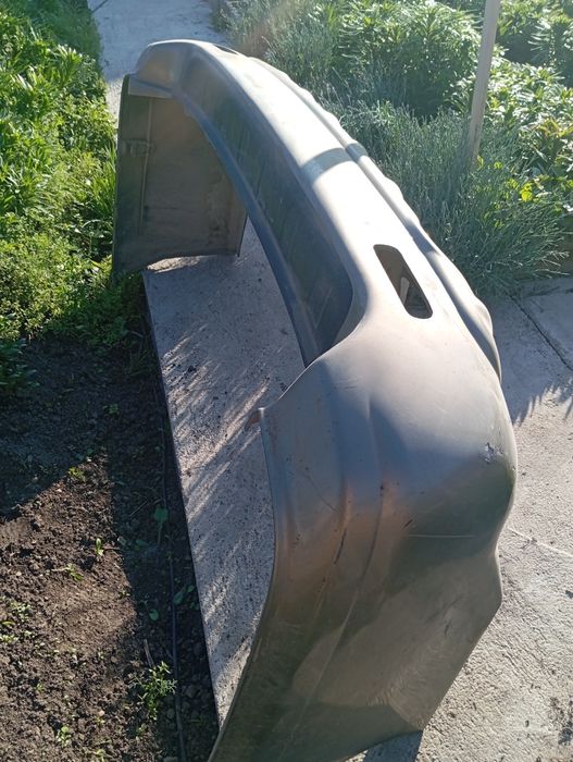 Продам задний бампер на субару аутбак В4
