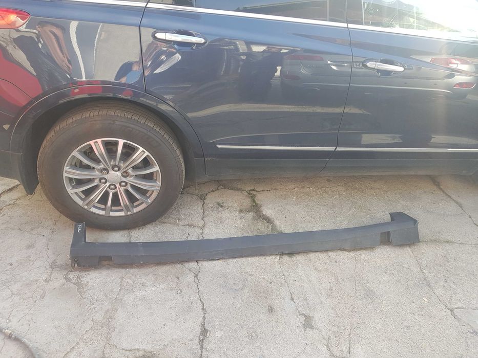 Cadillac XT5 десен праг