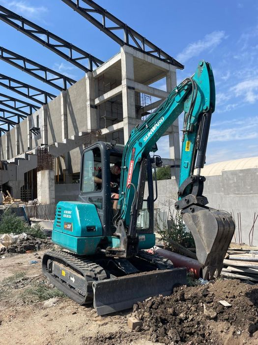 Miniexcavator de inchiriat