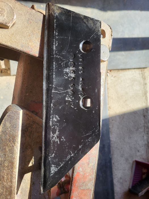 Лемежи за плуг от ресиорна шина, разстояние междуболто 100мм.