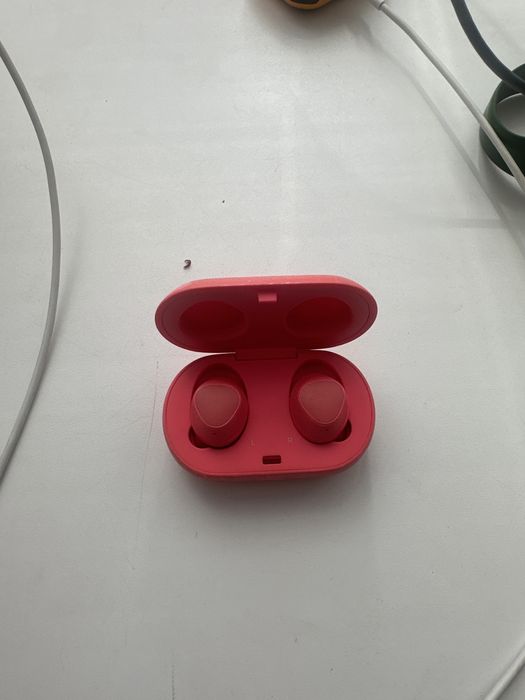 Продам наушники самсунг gear iconX