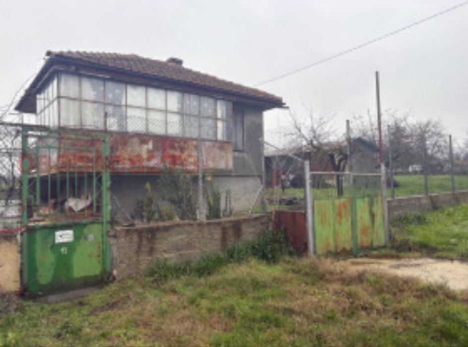 Продавам къща в село Ветрино