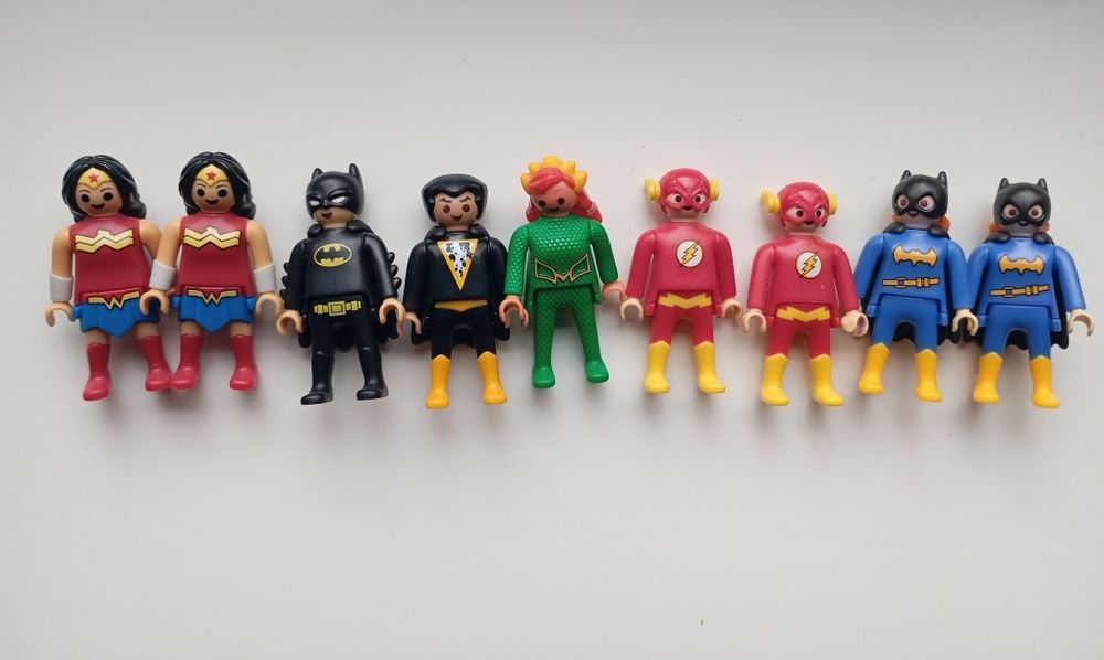 Kinder DC Playmobil/ Киндер ДС Супергерои Плеймобиль