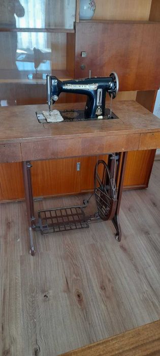 Работеща шевна машина "Lada"