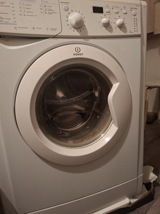 Продам стиральную машину Indesit