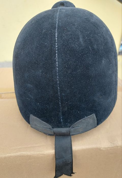 Детска Тока черно кадифе