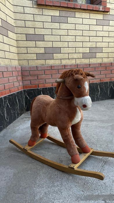 Игрушечный лошадь