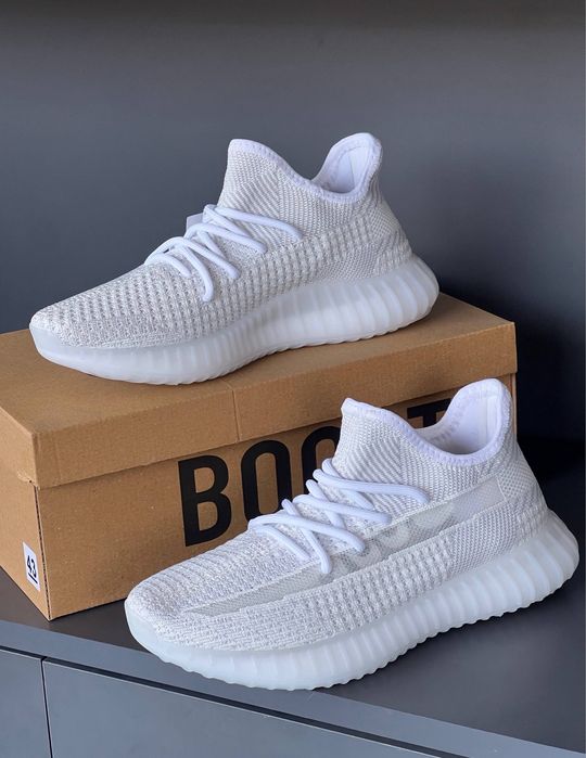 Adidasi Yeezy Boost noi