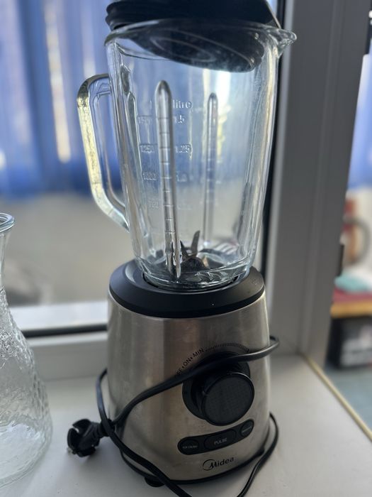 Блендер Midea 1000 Вт.