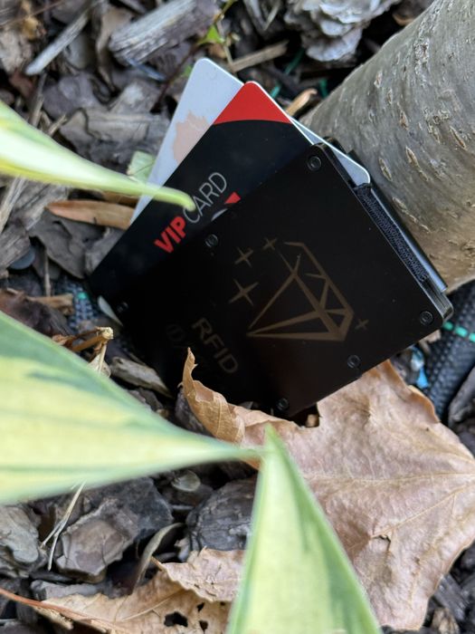 Портфейл / държач за карти с щипка RFID