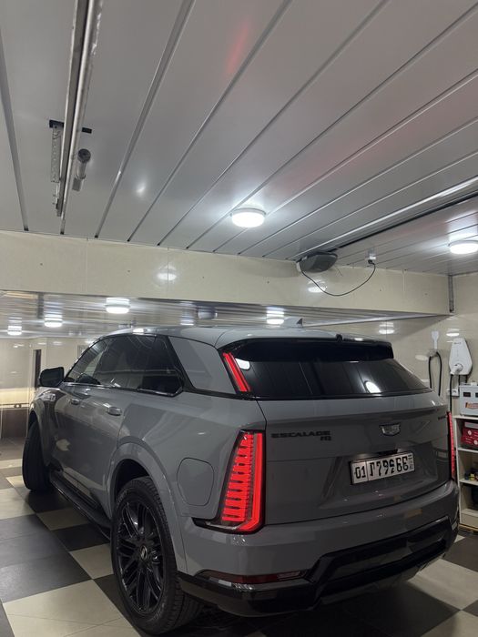 Cadillac Escalade IQ Sport 2