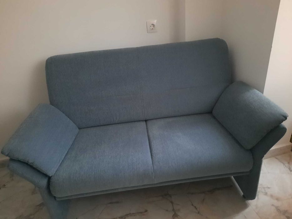 Компактен двуместен диван с падащи подлакътници, намалявам на 400лв