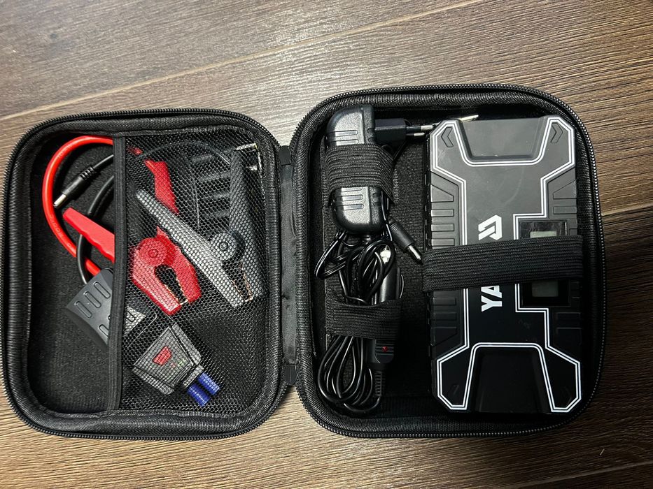 Robot de pornire/Power bank 12000 mAh cu lanterna si LCD, Yato YT 8302