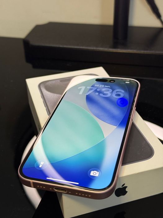 Iphone / 15 / Pink / 256 GB / 10/10