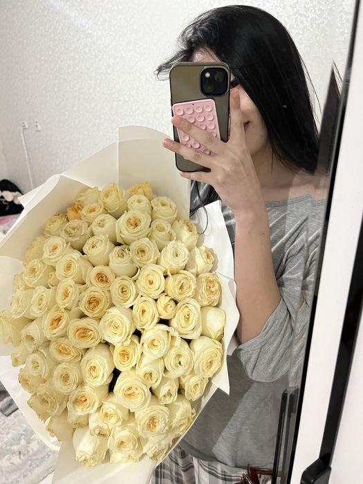 Букет из 71 кремовой розы