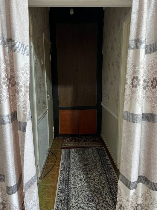 Срочно сотилади!2 хонали 66,35 кв.м Чирчик,А Темур кучаси Урмон савдо
