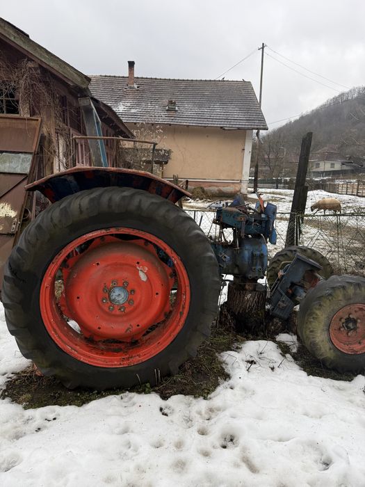 De vanzare transmisie tractor plus punte față same leone