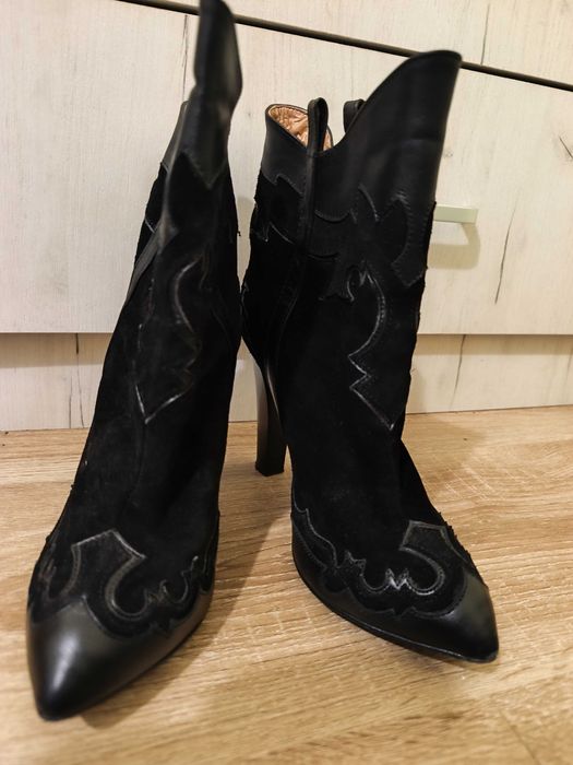 Боти с висок ток