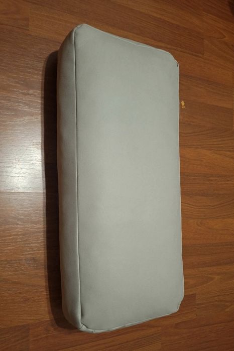 Perna din imitatie de piele.