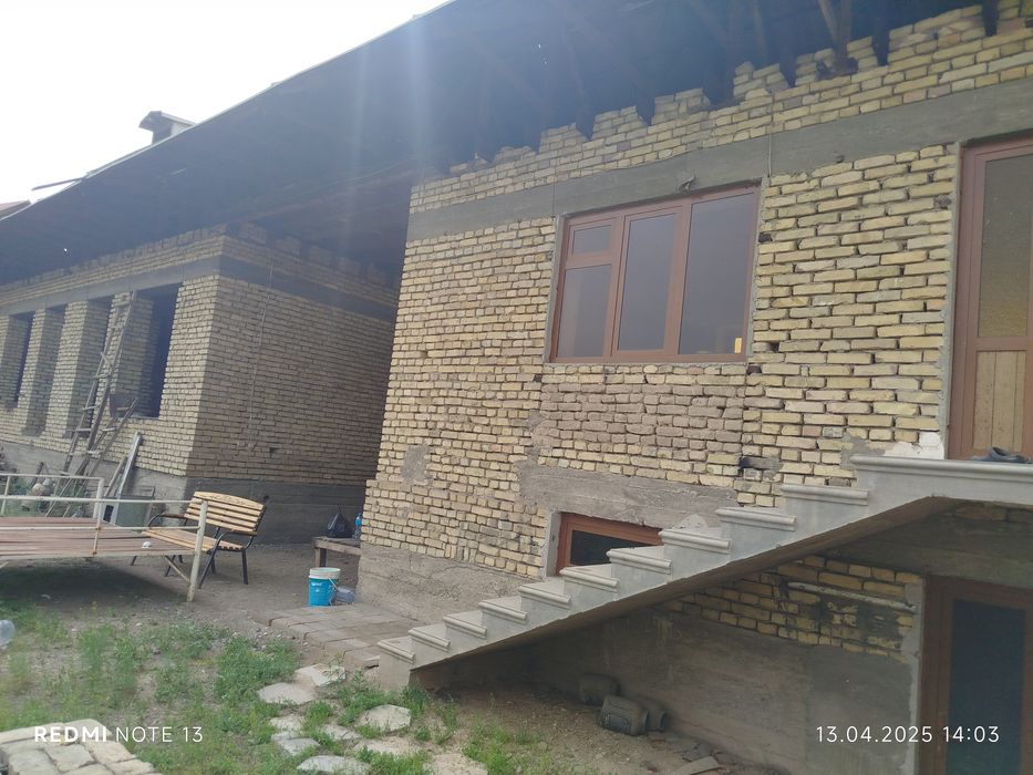 Ховли сотилади 12 сотих Мирпустин кучаси мулжал 9 дамас охирги бекати.