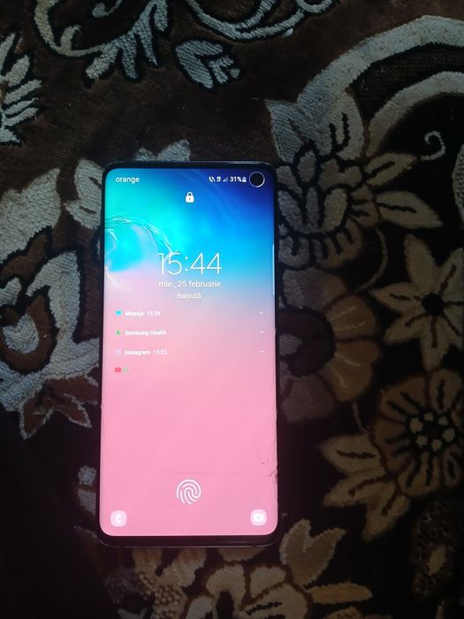 vând samsung s10 ca nou 128 Giga 8 ram telefonu e 9 din 10