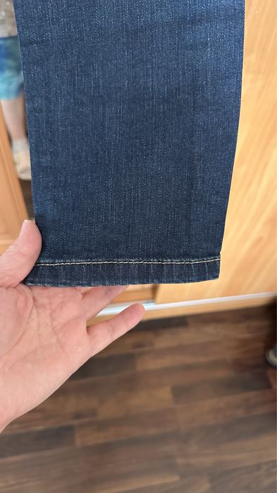 Джинсы со стразами.