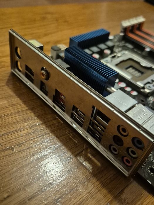 Kit Placă de Bază ASUS P6T SE + Procesor Intel i7-920 + I/O Shield