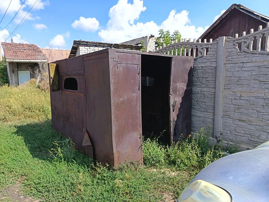 Продам будку железную