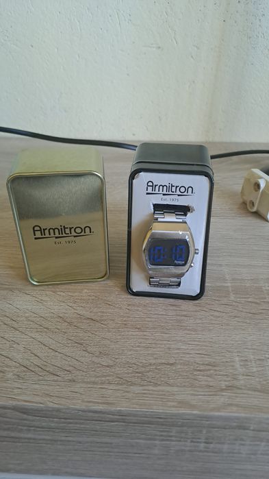 Часовник CASIO и ARMITRON