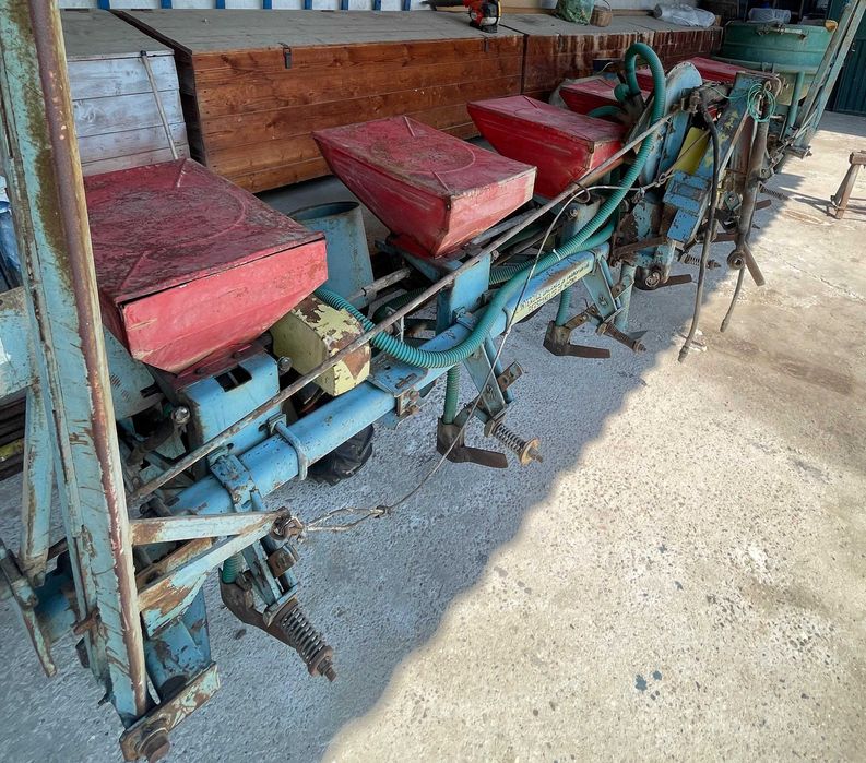 Vand tractor JOHN DEERE 2040 + utilaje !