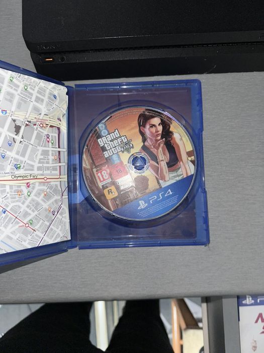 Продавам pleystation 4 slim може и бартер