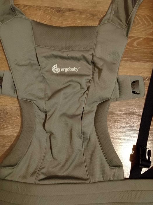 Ергодинамична раница "Ergobaby"