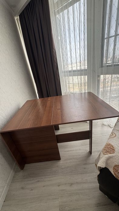 Продам стол книжку