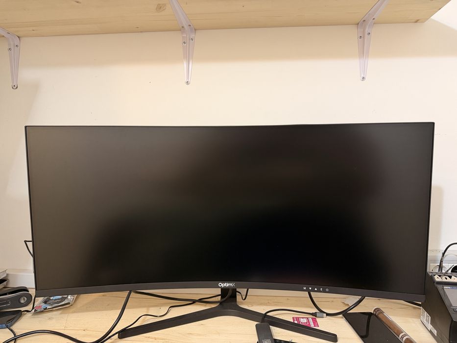 Monitor curbat 34 inch