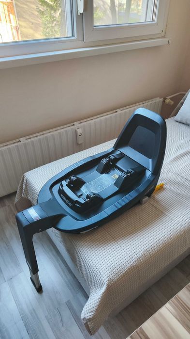 Maxi-Cosi База, Кош, и Столче за кола