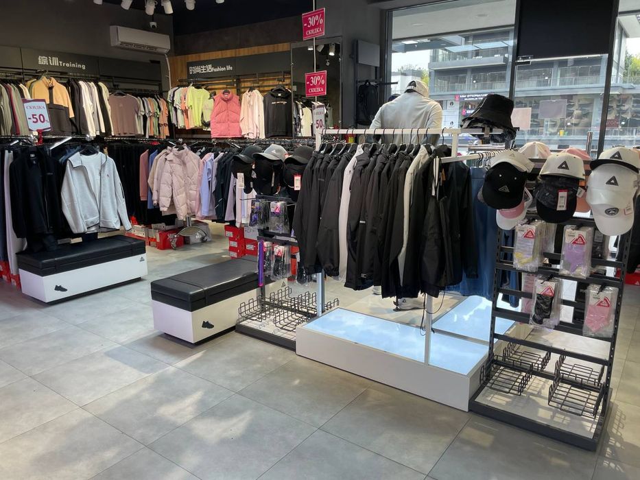 Продам фирменное оборудование PEAK для бутика 60-80 кв