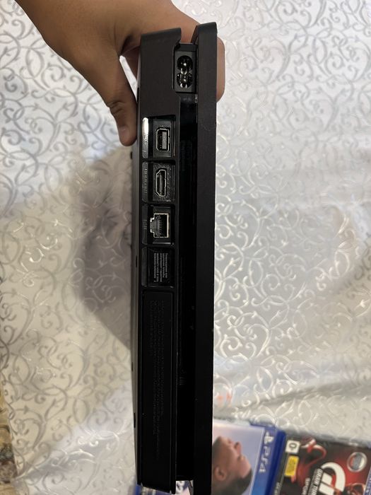 Playstation PS 4 slim 1tb прошитая +2 джостика
