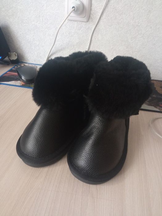 Продам детские уги размер 31