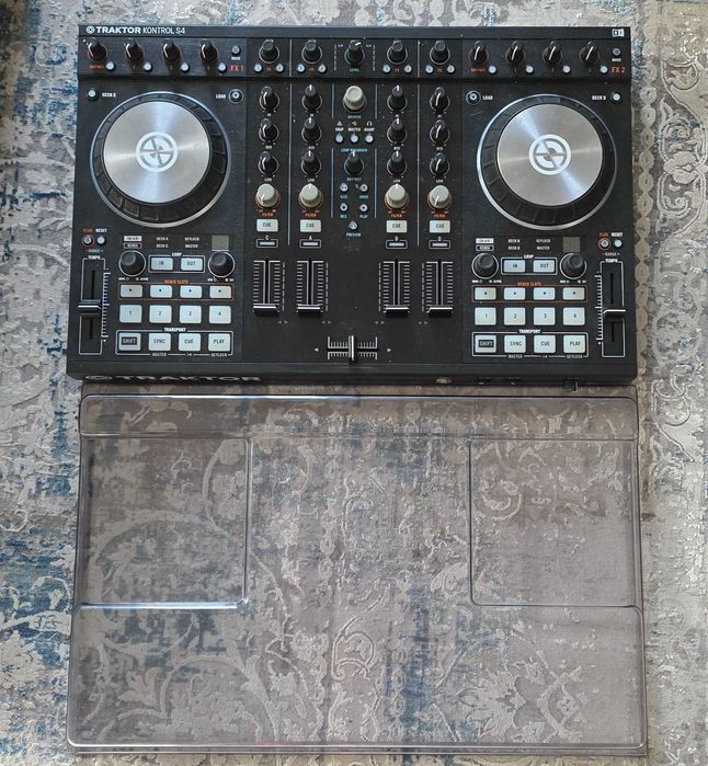 DJ Комплект Traktor S4, X1 и UDG DJ Travel Bag