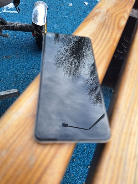 Срочно продаю телефон.