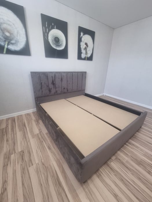 Кровать + матрасы  200*180