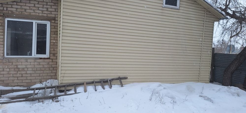 Продам дома с участком и постройками