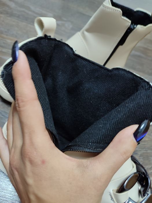 Продаю осенние  ботинки