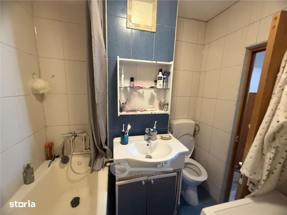 2 Cam Galata Bulevard, Et 1, Decomandat,  2 Balcoane
