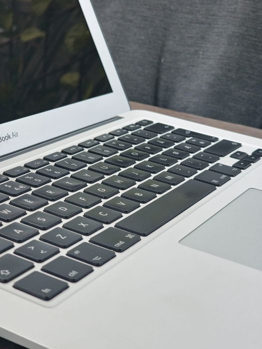 Macbook Air 2015 - i5 1,6 ghz - 8 gb ram - SSD 256 gb