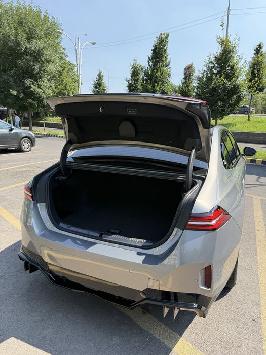 BMW i5 35l sotiladi