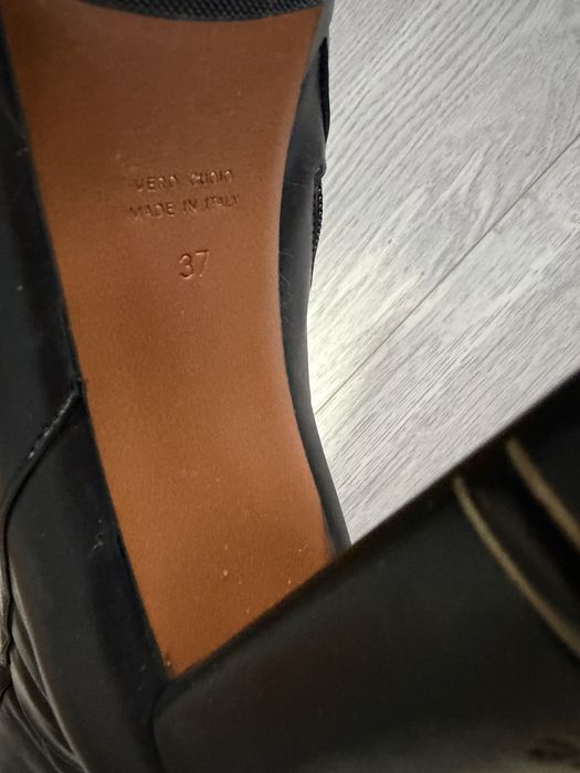 Продам сапожки на каблуках Fabiani