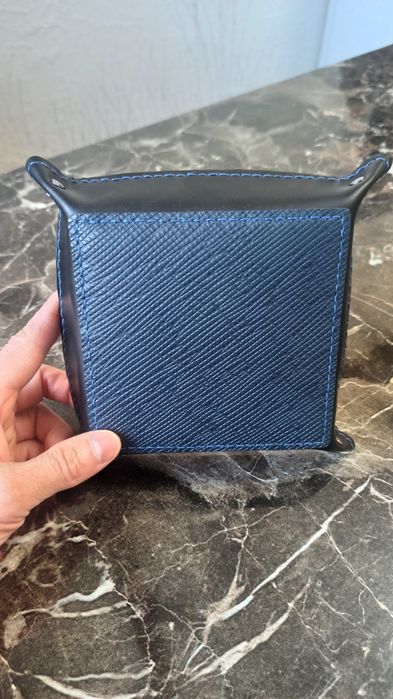 Продам кожаный лоточек.