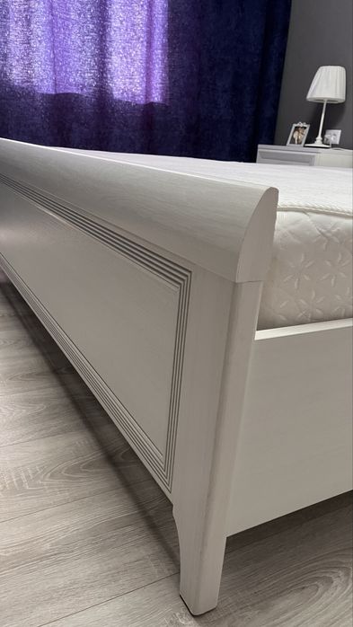 Продам двуспальную кровать с матрасом